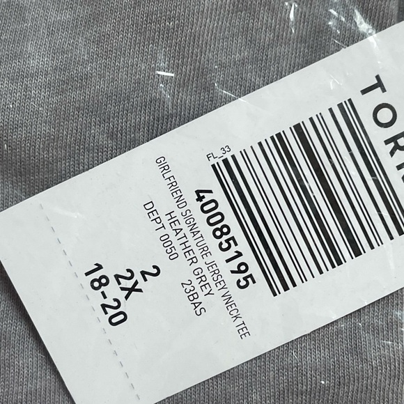 Torrid Girlfriend Signature Jersey V Neck Tee in Heather Gray Size 2 NWT - Picture 5 of 5